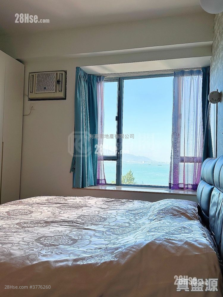 Peridot Court Sell 3 Bedrooms , 2 Bathrooms 1,155 ft²