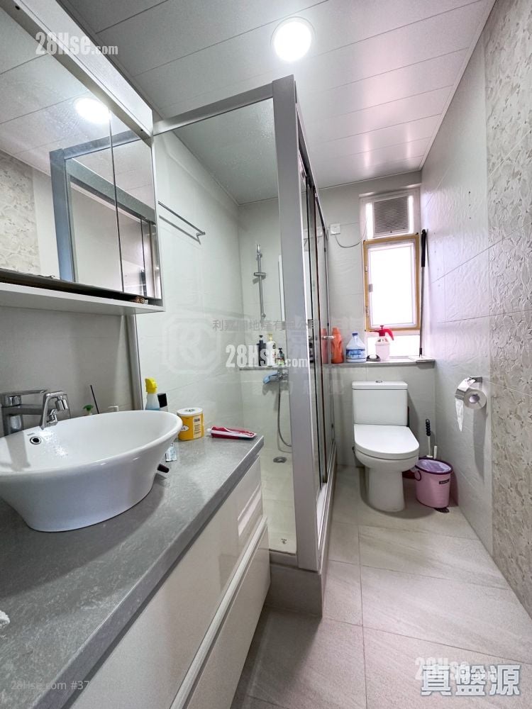 Peridot Court Sell 3 Bedrooms , 2 Bathrooms 1,155 ft²