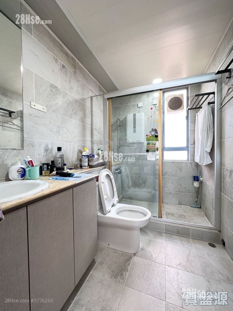 Peridot Court Sell 3 Bedrooms , 2 Bathrooms 1,155 ft²