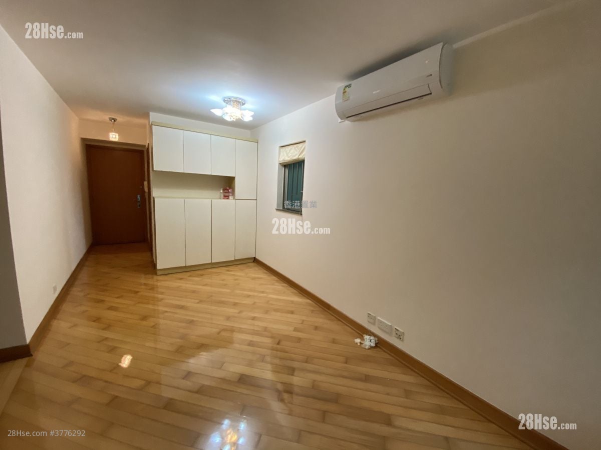 Park Central Sell 2 Bedrooms , 1 Bathroom 465 ft²