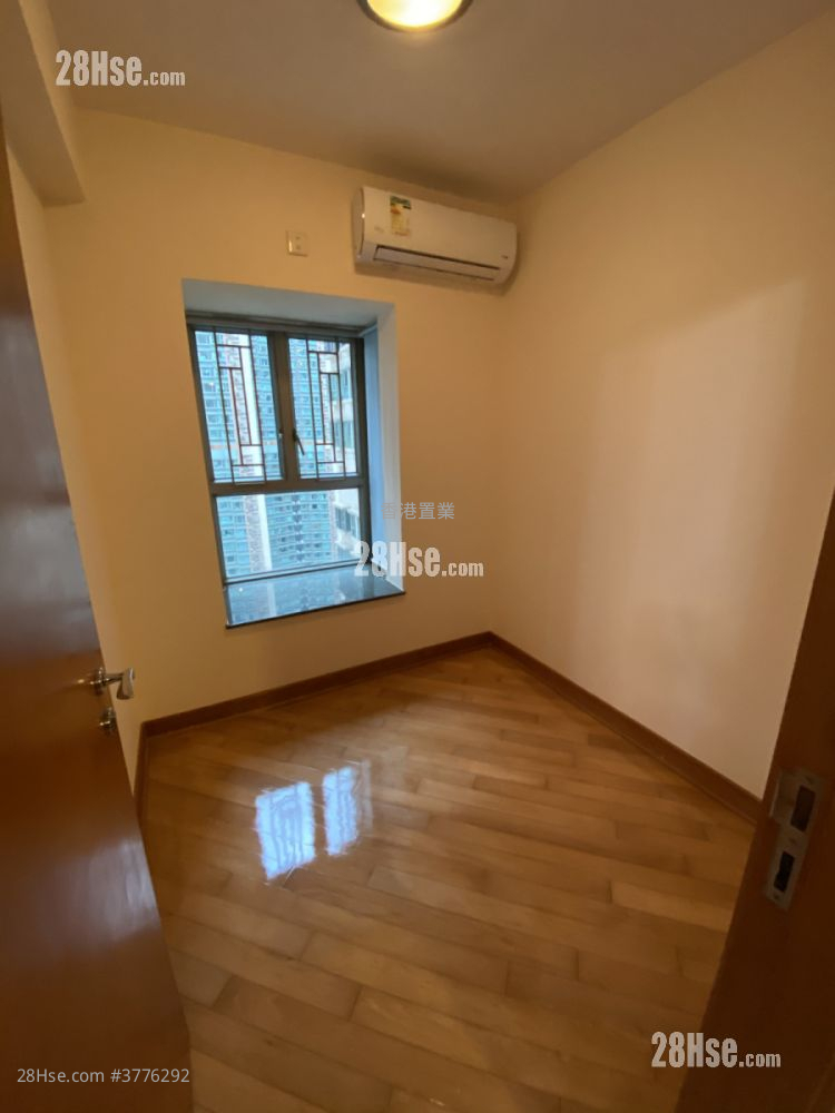 Park Central Sell 2 Bedrooms , 1 Bathroom 465 ft²