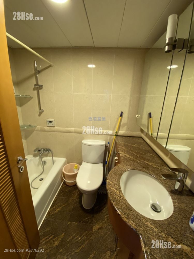 Park Central Sell 2 Bedrooms , 1 Bathroom 465 ft²