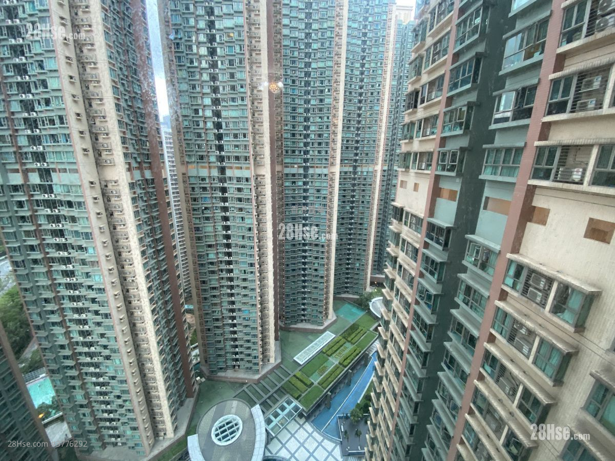 Park Central Sell 2 Bedrooms , 1 Bathroom 465 ft²