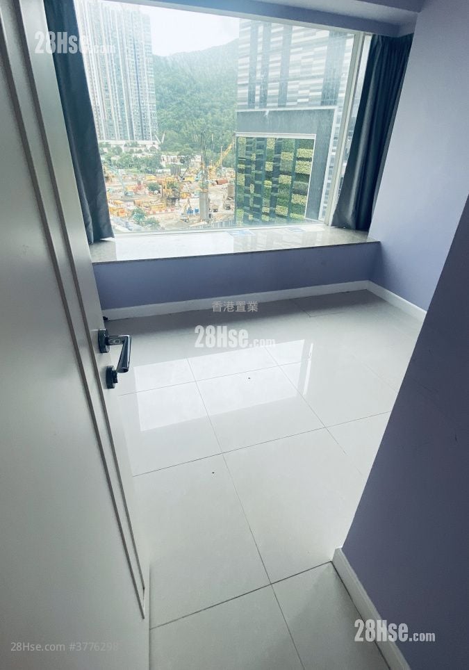 Le Prestige Sell 4 Bedrooms , 3 Bathrooms 976 ft²