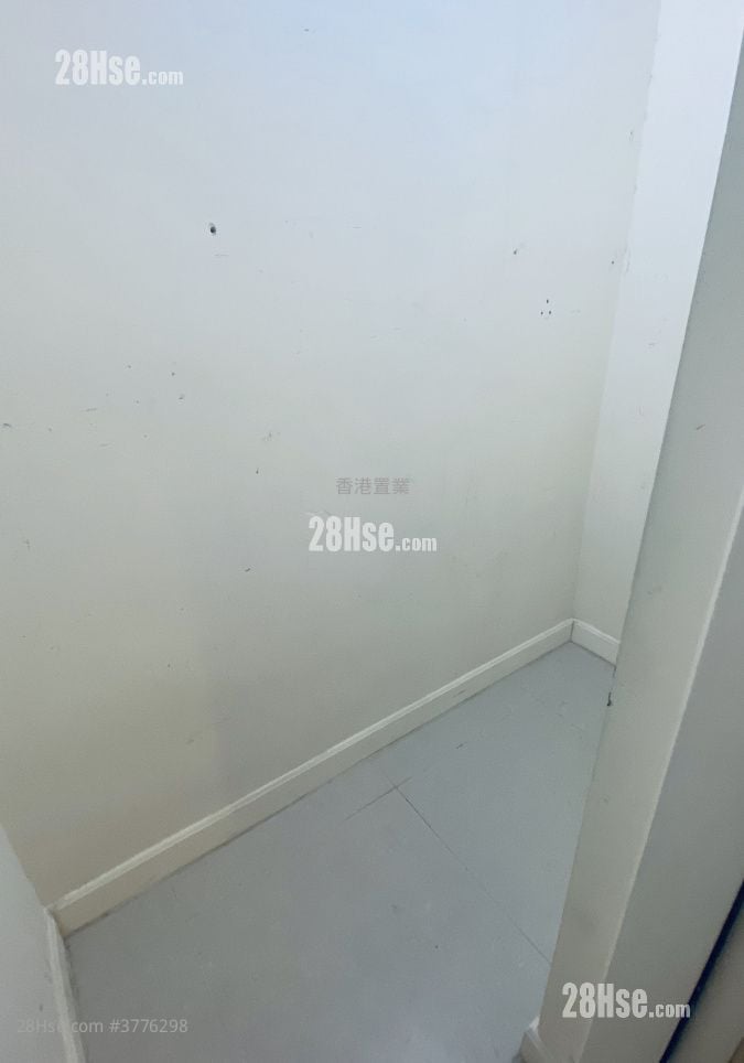 Le Prestige Sell 4 Bedrooms , 3 Bathrooms 976 ft²