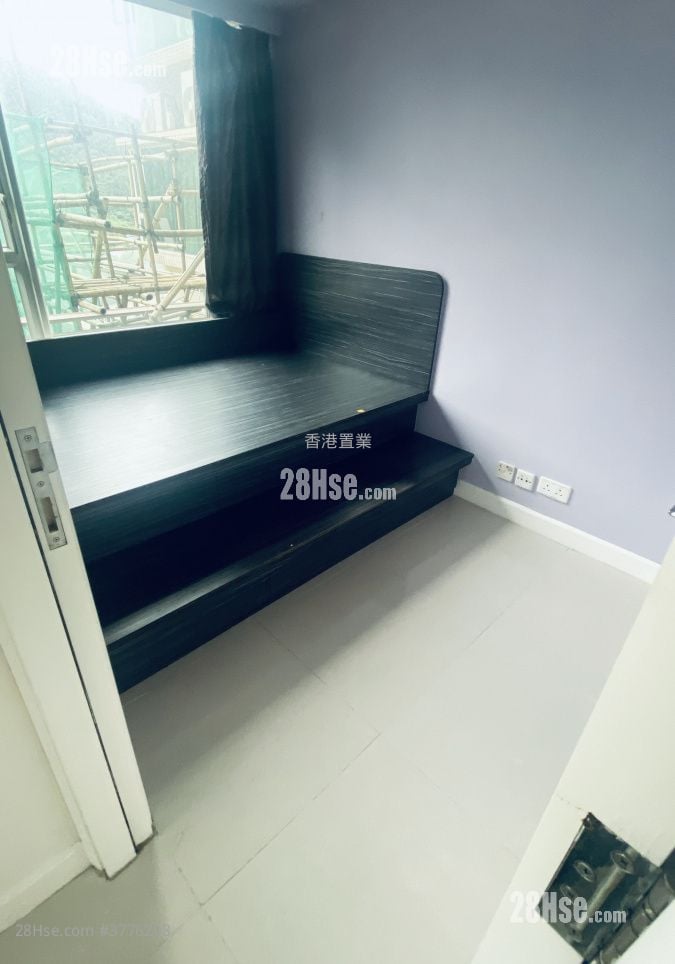 Le Prestige Sell 4 Bedrooms , 3 Bathrooms 976 ft²