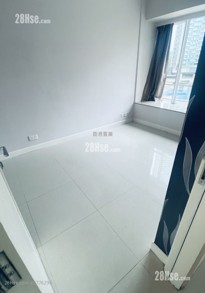 Le Prestige Sell 4 Bedrooms , 3 Bathrooms 976 ft²