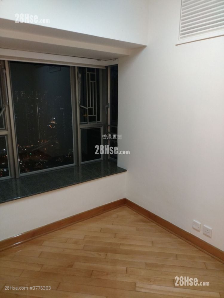 Park Central Sell 3 Bedrooms , 1 Bathroom 547 ft²