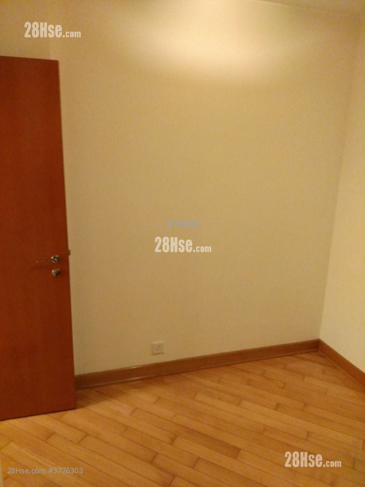 Park Central Sell 3 Bedrooms , 1 Bathroom 547 ft²