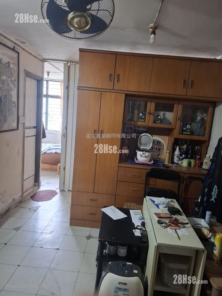 Choi Ha Estate Sell 2 Bedrooms , 1 Bathroom 376 ft²
