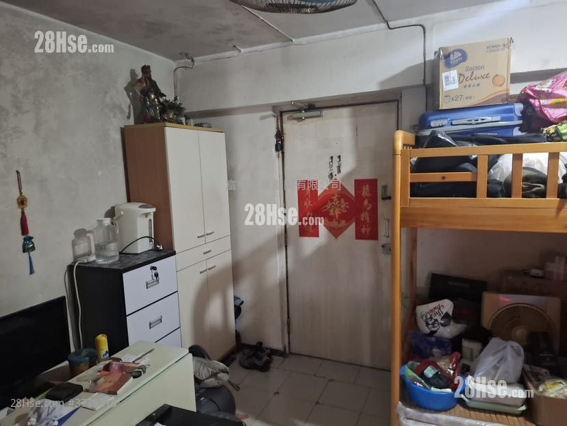 Choi Ha Estate Sell 2 Bedrooms , 1 Bathroom 376 ft²