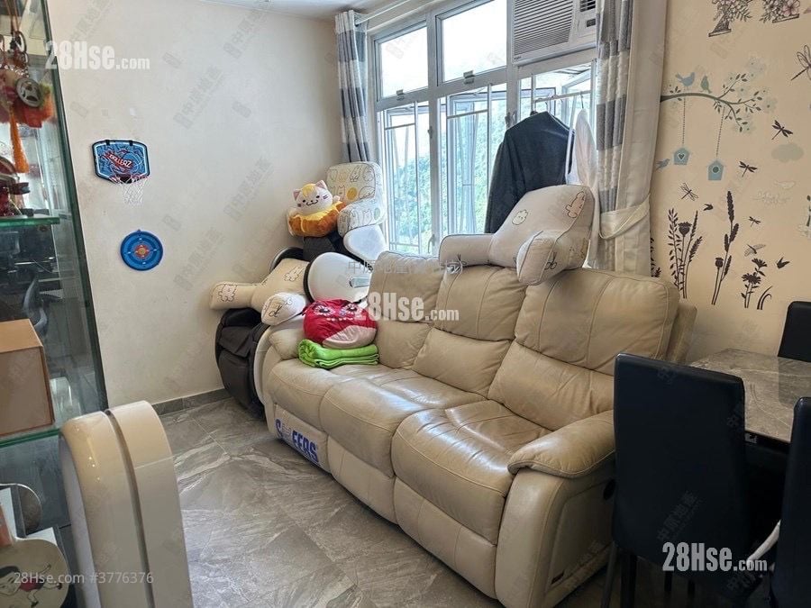 Yue Fai Court Sell 2 Bedrooms , 1 Bathroom 384 ft²