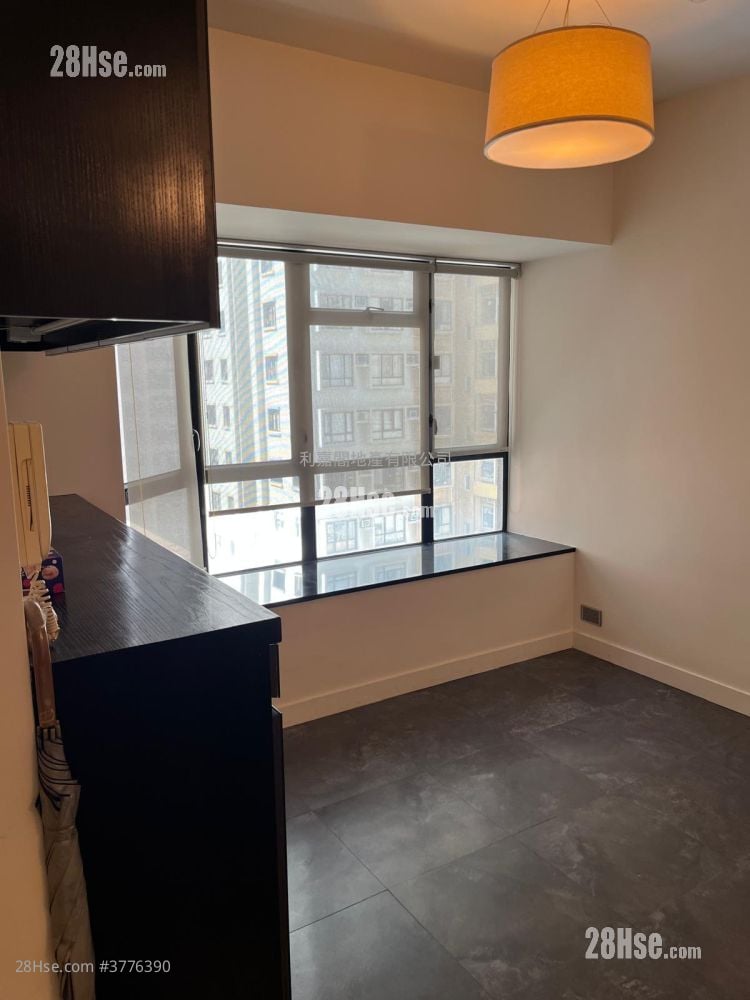 Valiant Park Sell 2 Bedrooms , 2 Bathrooms 725 ft²