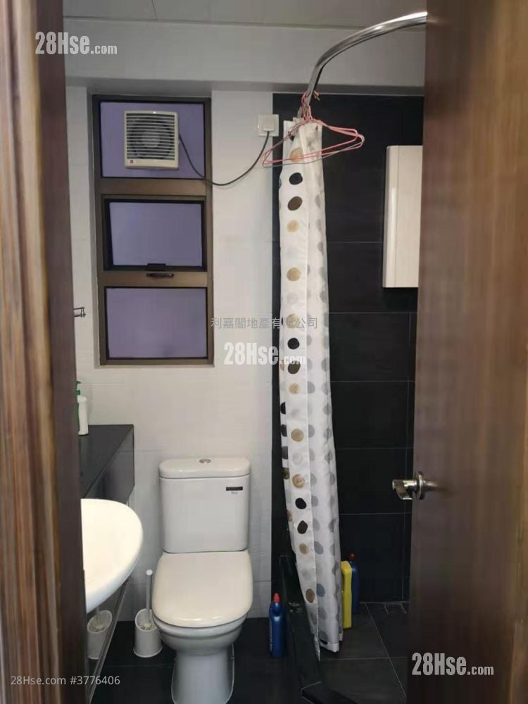 Serene Court Sell 3 Bedrooms , 2 Bathrooms 691 ft²