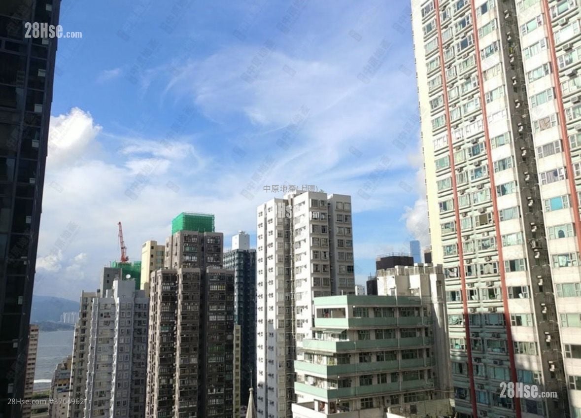 Kensington Hill Sell 3 Bedrooms , 2 Bathrooms 865 ft²