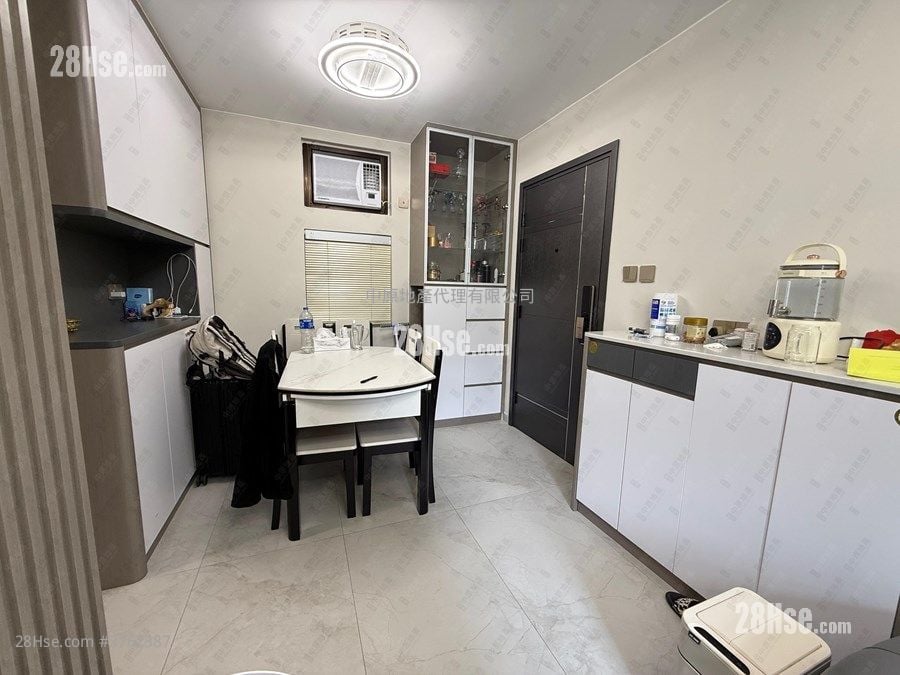 Luk Yeung Sun Chuen Sell 2 Bedrooms , 1 Bathroom 451 ft²