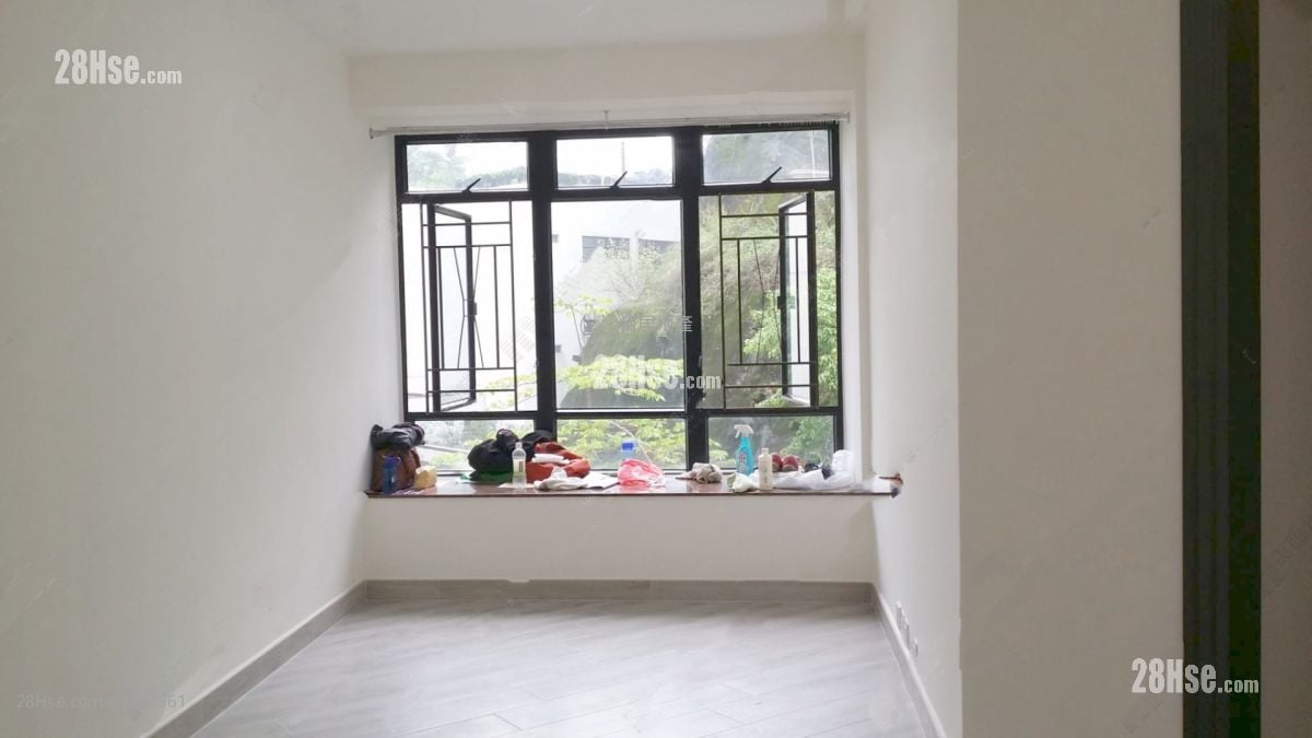 Kornhill Sell 2 Bedrooms , 1 Bathroom 466 ft²