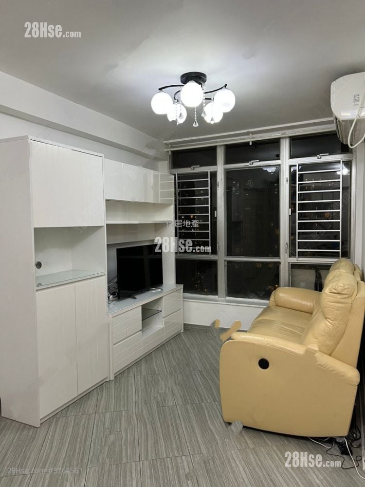 Kornhill Sell 2 Bedrooms , 1 Bathroom 466 ft²