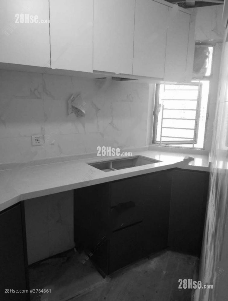 Kornhill Sell 2 Bedrooms , 1 Bathroom 466 ft²