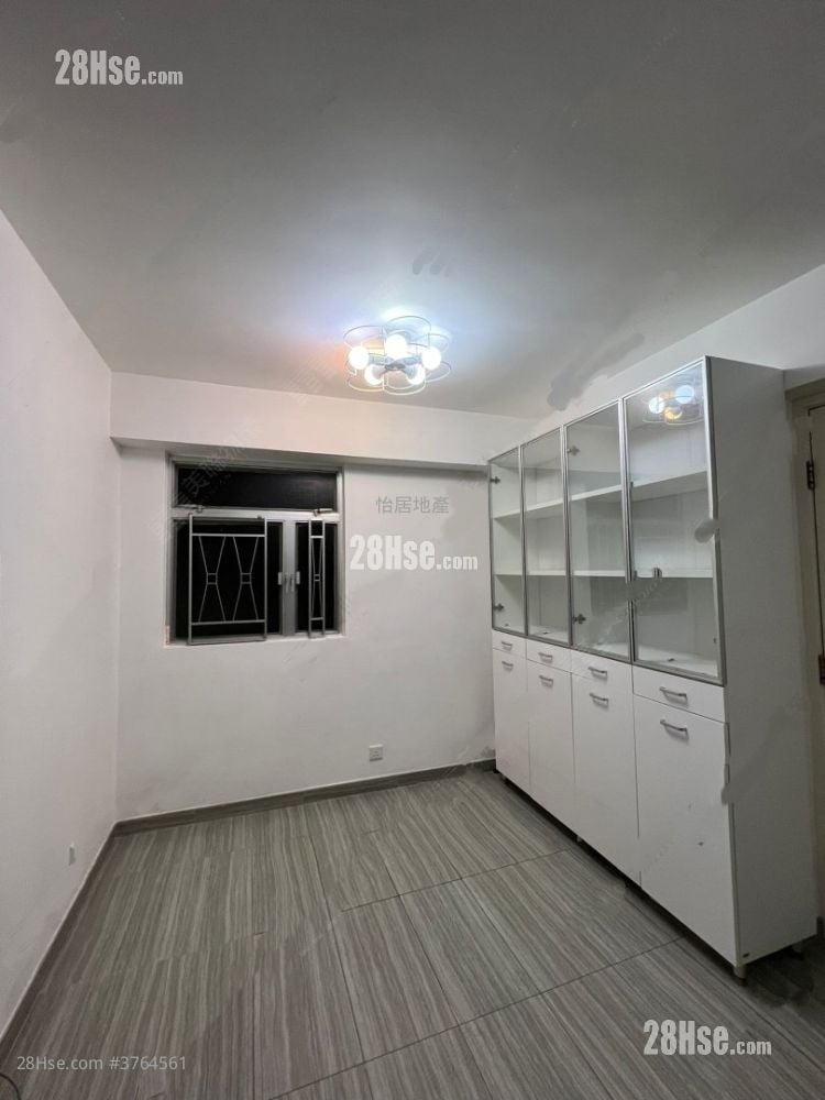 Kornhill Sell 2 Bedrooms , 1 Bathroom 466 ft²