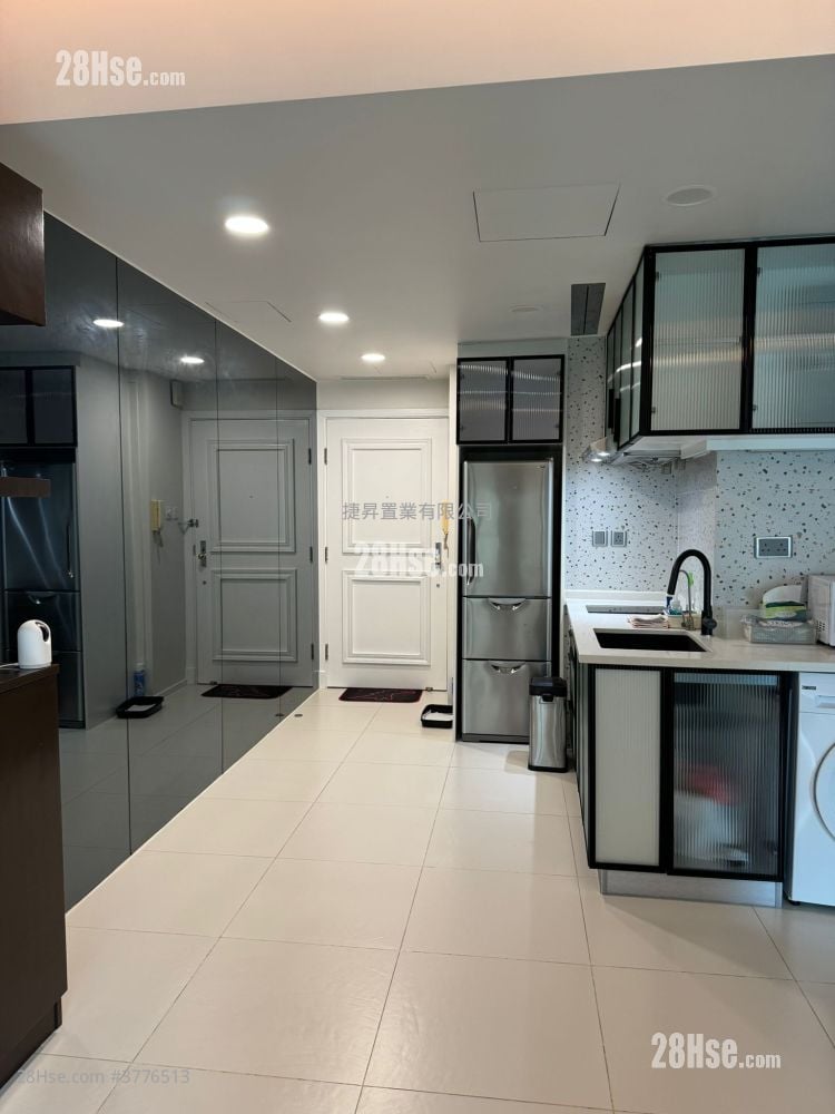 Royal Peninsula Sell 1 Bedroom , 1 Bathroom 462 ft²