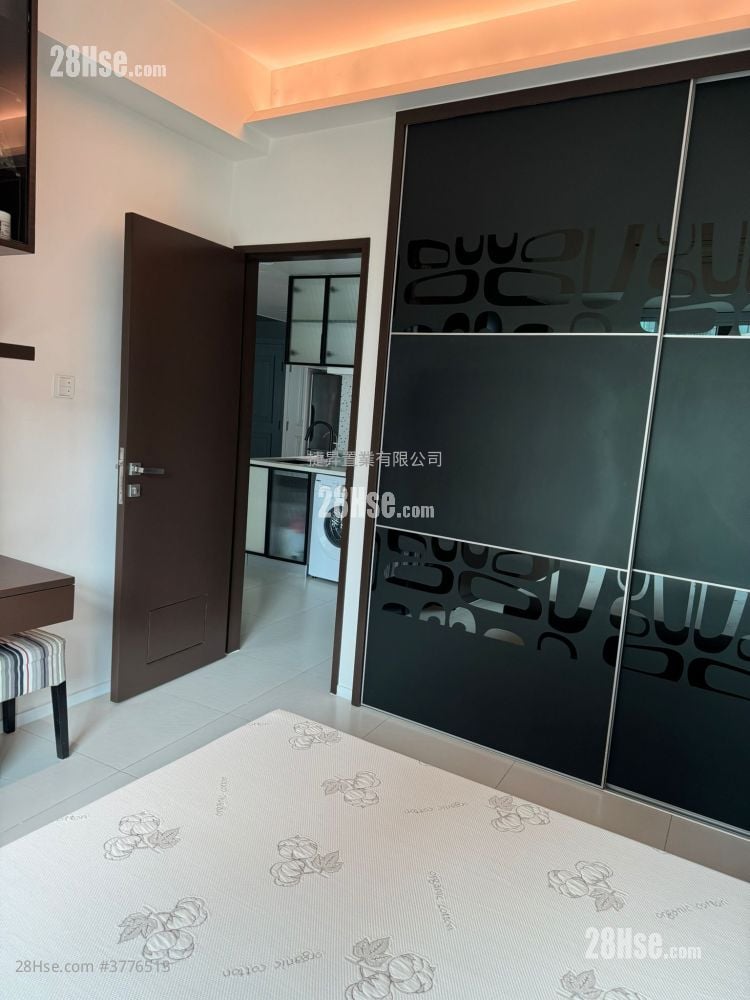 Royal Peninsula Sell 1 Bedroom , 1 Bathroom 462 ft²