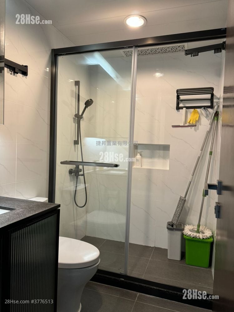 Royal Peninsula Sell 1 Bedroom , 1 Bathroom 462 ft²