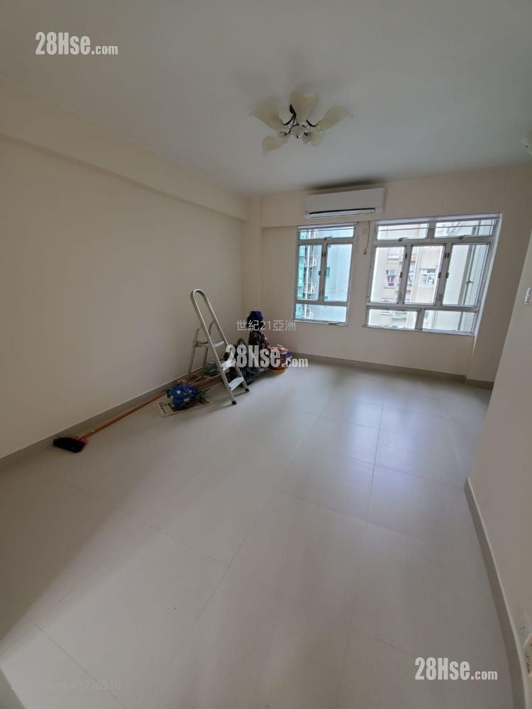 Ka On Building Sell 3 Bedrooms , 1 Bathroom 519 ft²