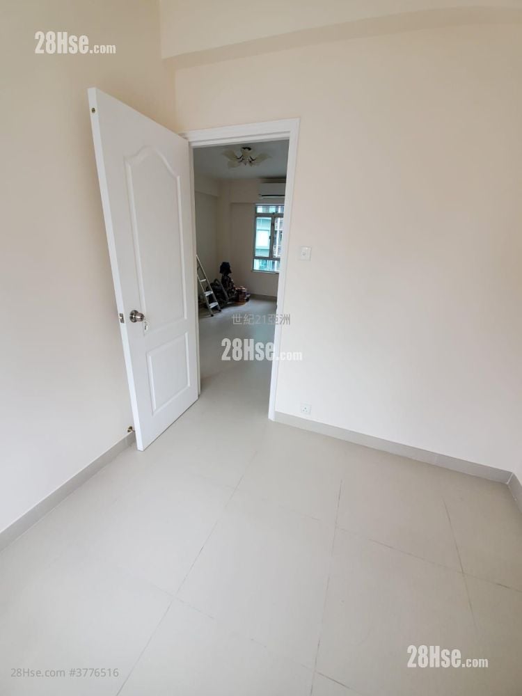 Ka On Building Sell 3 Bedrooms , 1 Bathroom 519 ft²