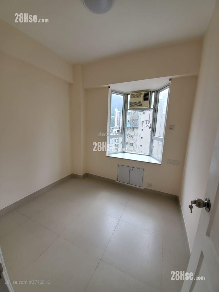 Ka On Building Sell 3 Bedrooms , 1 Bathroom 519 ft²