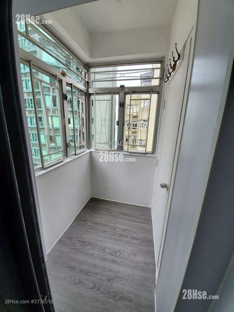 Ka On Building Sell 3 Bedrooms , 1 Bathroom 519 ft²