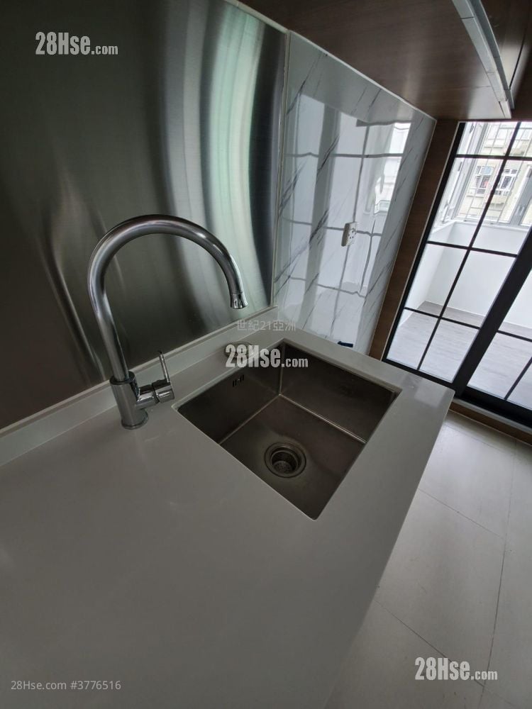 Ka On Building Sell 3 Bedrooms , 1 Bathroom 519 ft²