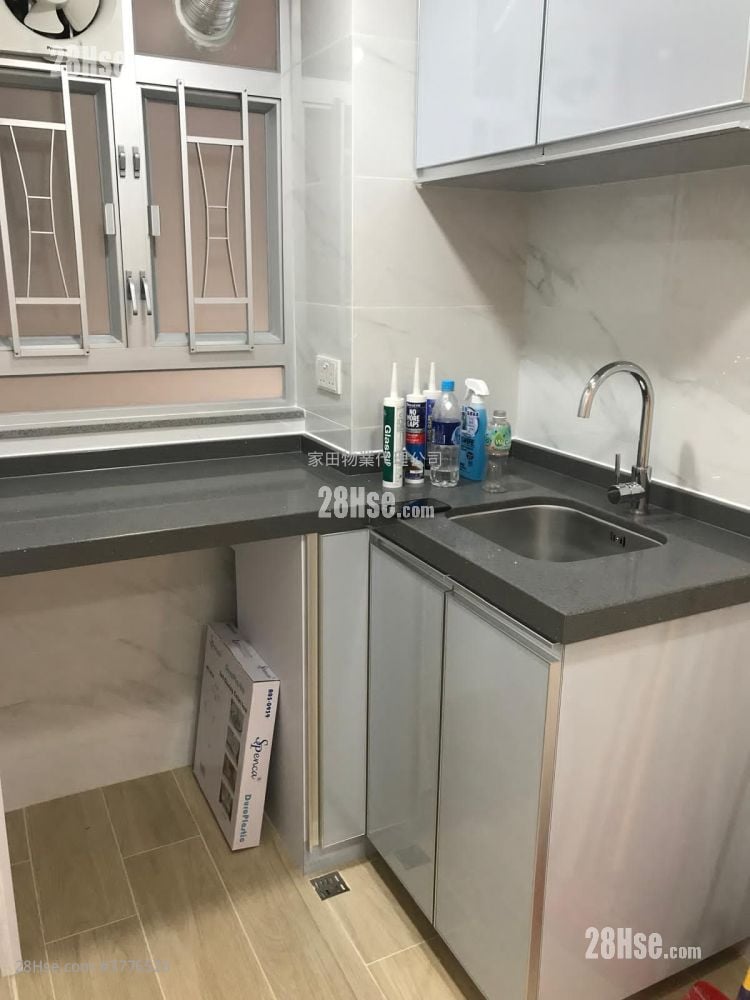 Bell House Sell 2 Bedrooms , 2 Bathrooms 467 ft²