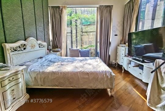 Ultima Sell 1,969 ft²