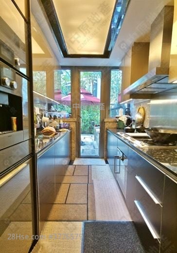 Ultima Sell 1,969 ft²