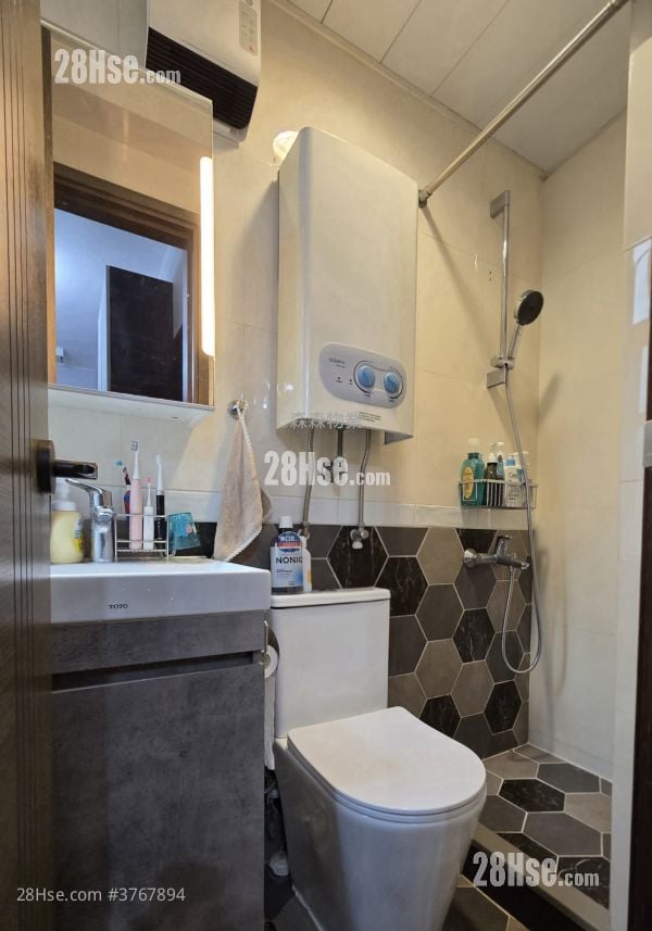 Wilson Court Sell 2 Bedrooms , 1 Bathroom 297 ft²