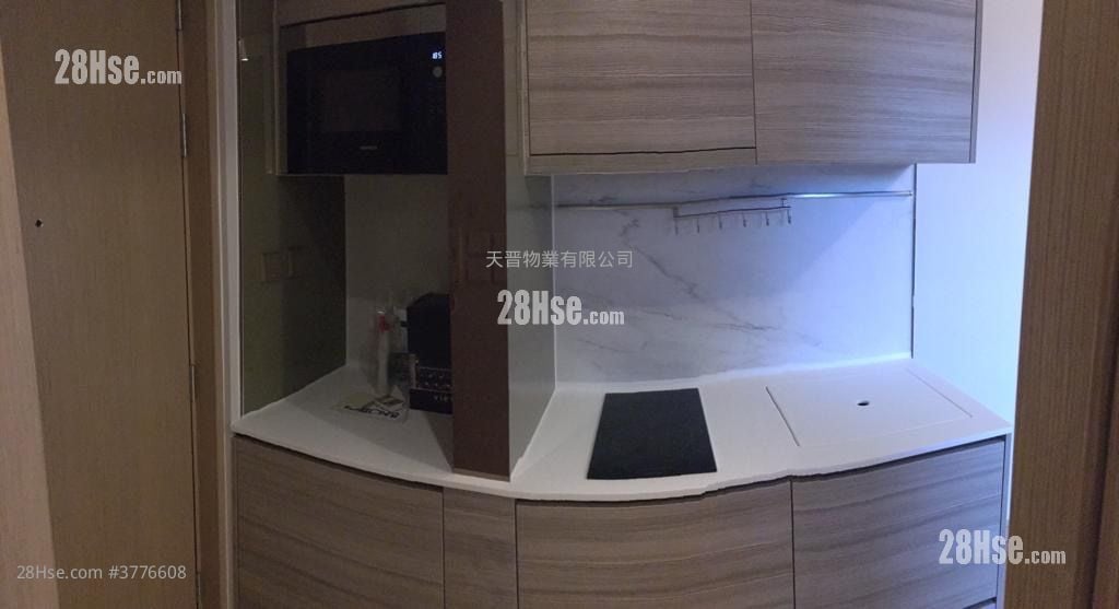 Axis Sell 1 Bathroom 204 ft²