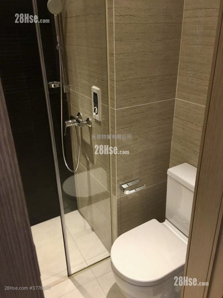 Axis Sell 1 Bathroom 204 ft²