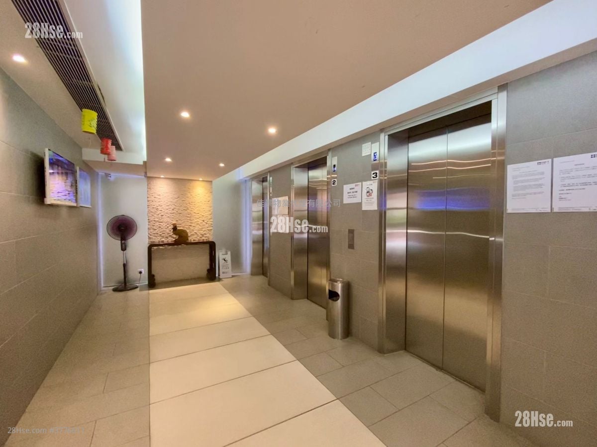 main door: Serene Court Sell 3 Bedrooms , 2 Bathrooms 691 ft²