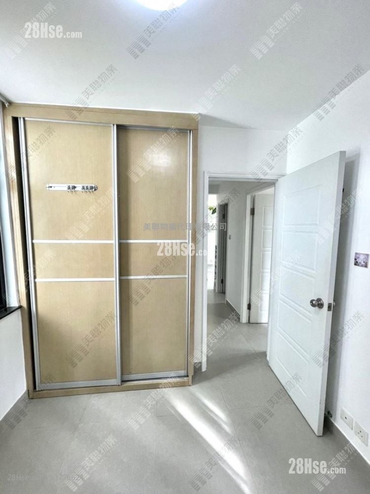 Luk Yeung Sun Chuen Sell 2 Bedrooms 445 ft²