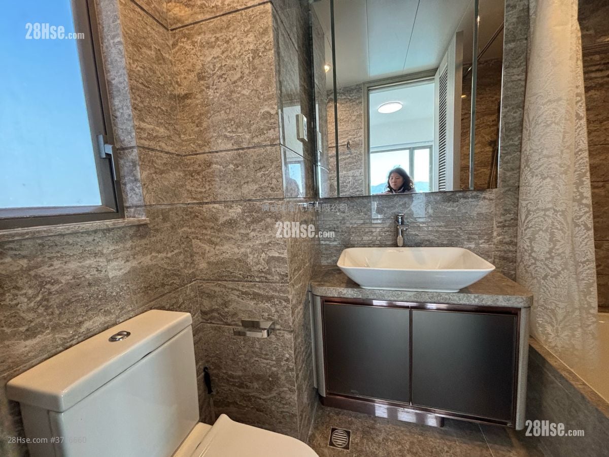 Sea To Sky Rental 3 Bedrooms , 2 Bathrooms 786 ft²