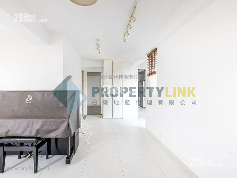 Sun Court Sell 2 Bedrooms , 1 Bathroom 584 ft²