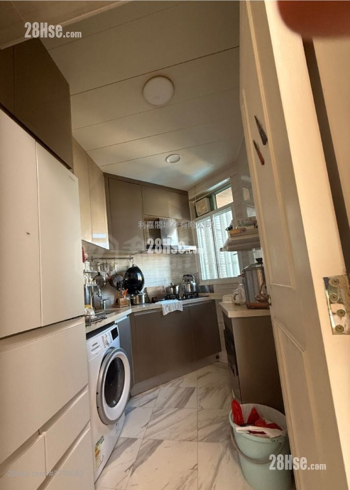 The Victoria Towers Sell 3 Bedrooms , 2 Bathrooms 841 ft²