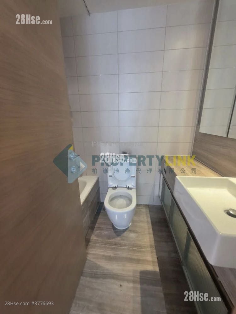 Island Crest Sell 1 Bedroom , 1 Bathroom 374 ft²