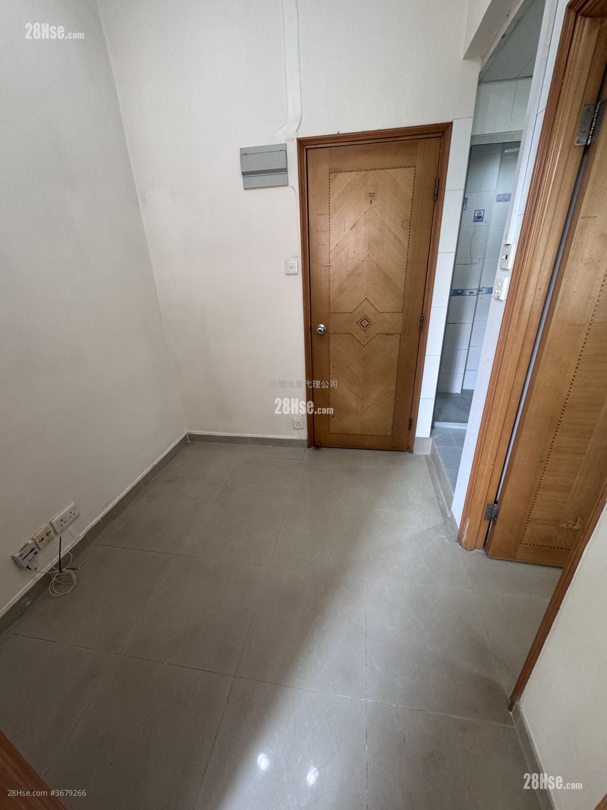 协群楼 租盘 2 房 , 1 浴室 200 平方尺