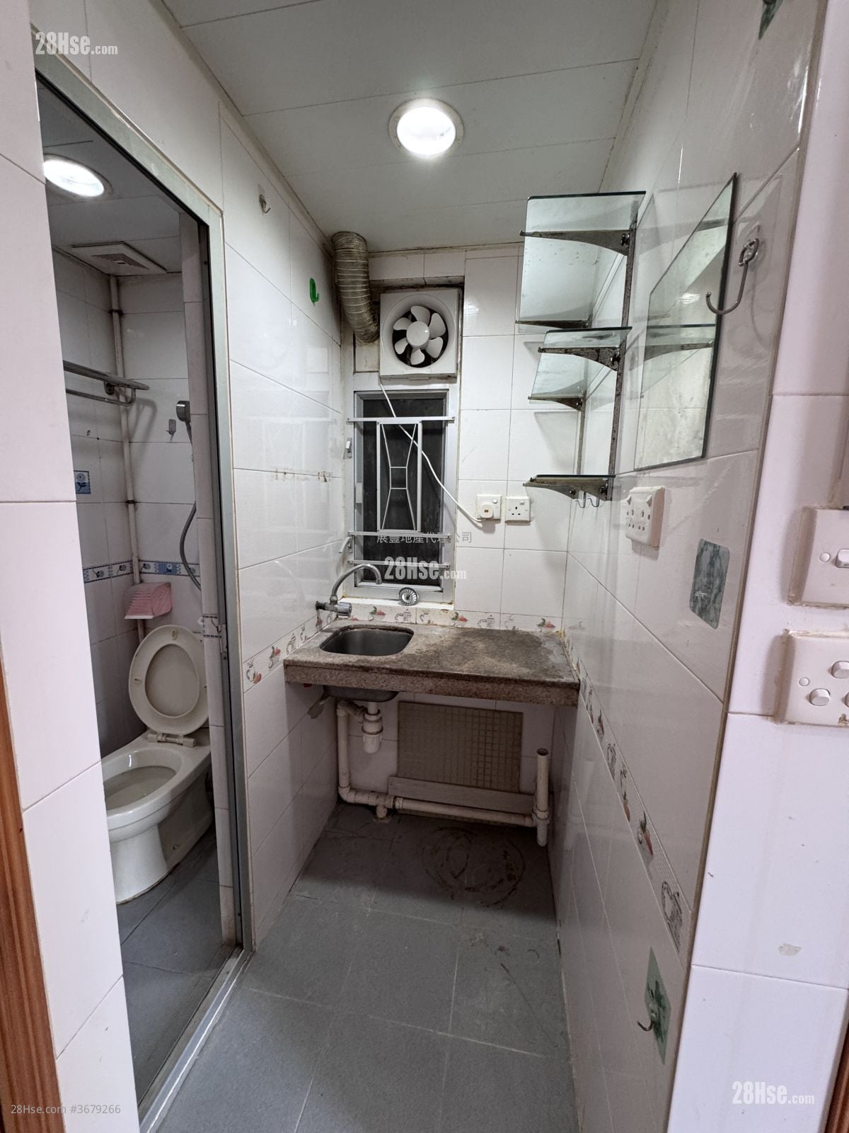 协群楼 租盘 2 房 , 1 浴室 200 平方尺