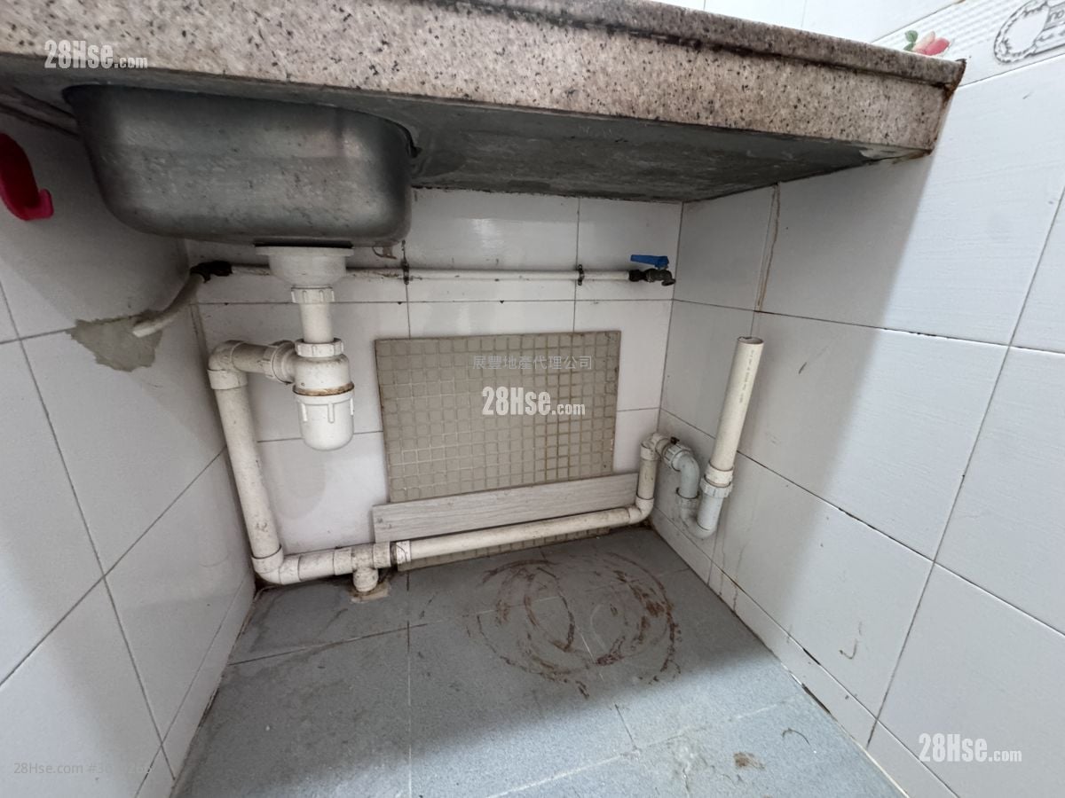 协群楼 租盘 2 房 , 1 浴室 200 平方尺