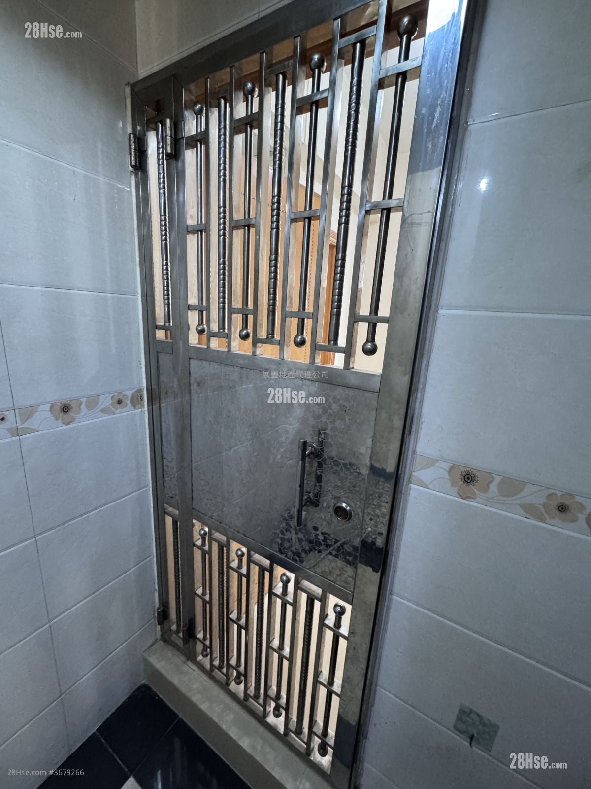 协群楼 租盘 2 房 , 1 浴室 200 平方尺