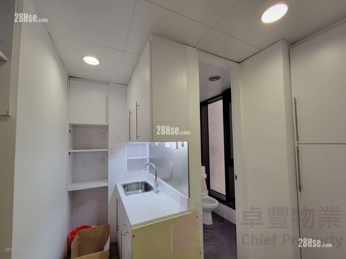 华汇广场 租盘 1 房 , 2 厕所 3,011 平方尺