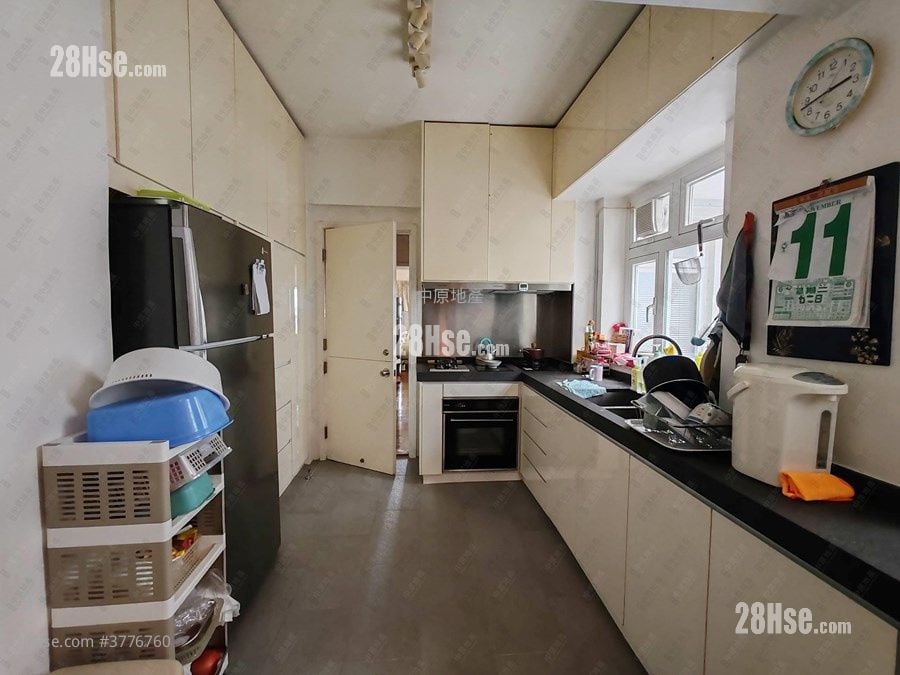 Victoria Court Sell 3 Bedrooms 1,592 ft²